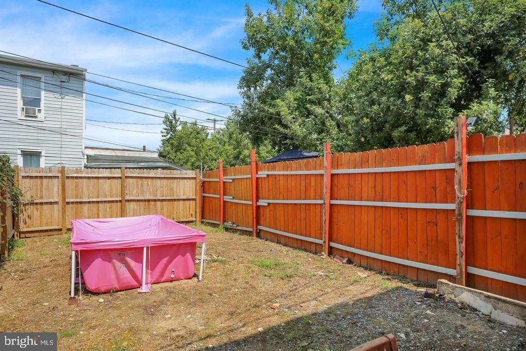 833 Green Street - Photo 17