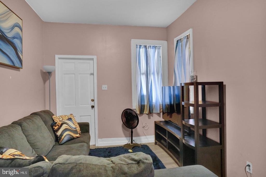833 Green Street - Photo 3