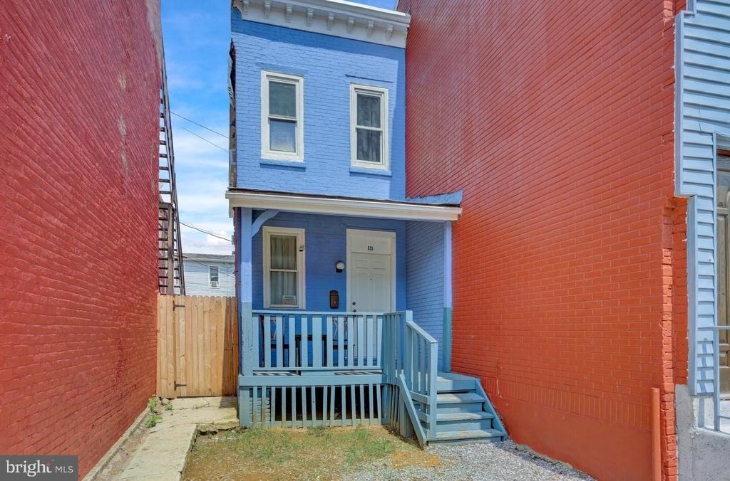 833 Green Street - Photo 0