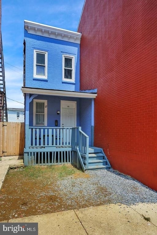 833 Green Street - Photo 1