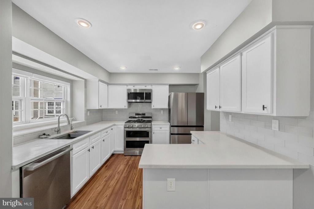 132 S Barrow Place - Photo 4