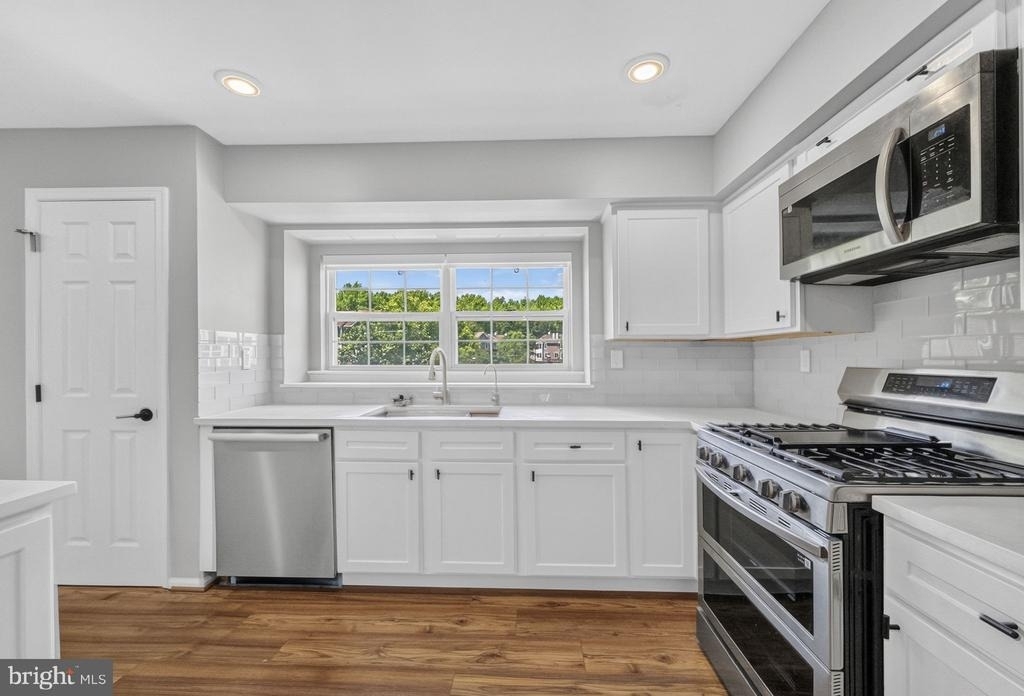 132 S Barrow Place - Photo 3