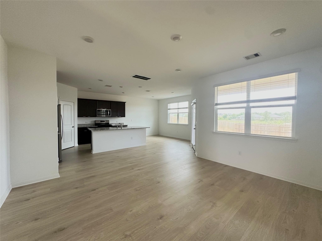 433 Brody Ln - Photo 4