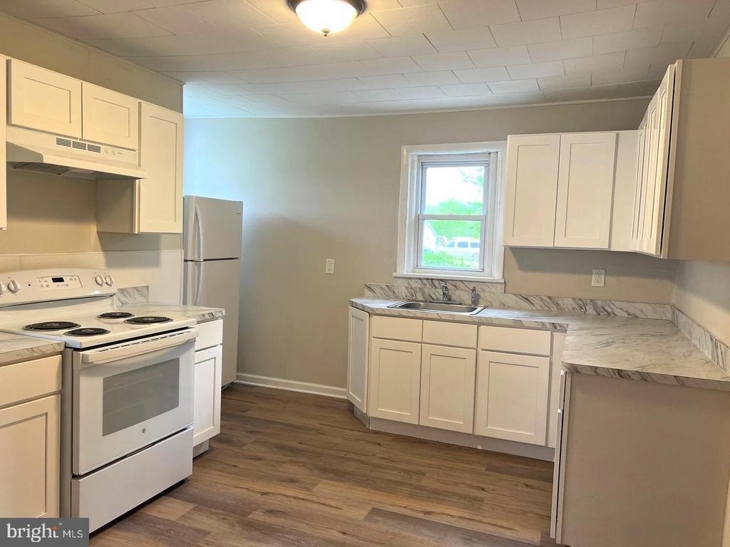 504 New Freedom Road Road - Photo 3