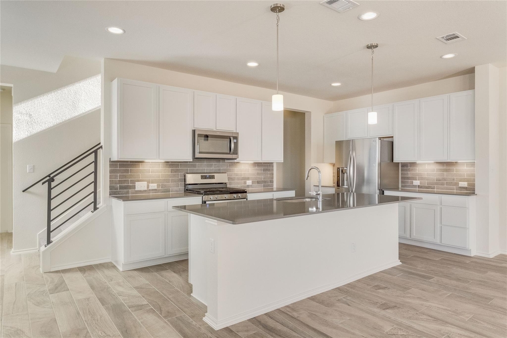 9100 Garnet Dr - Photo 4