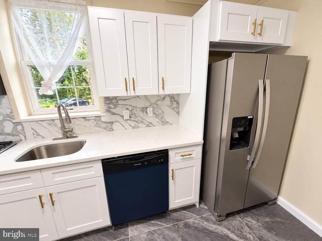 264 6th Avenue - Photo 9