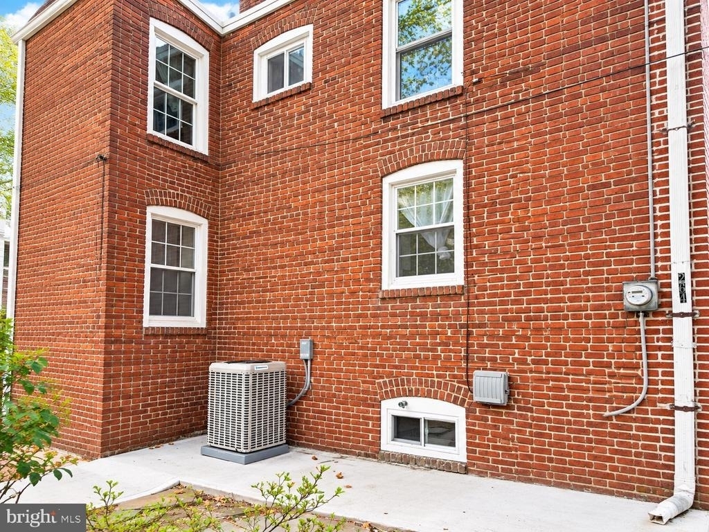 264 6th Avenue - Photo 2