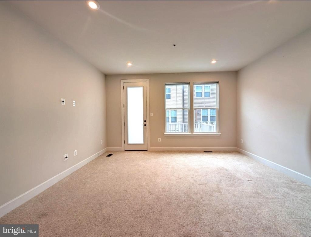 3511 Carnaby Street - Photo 2