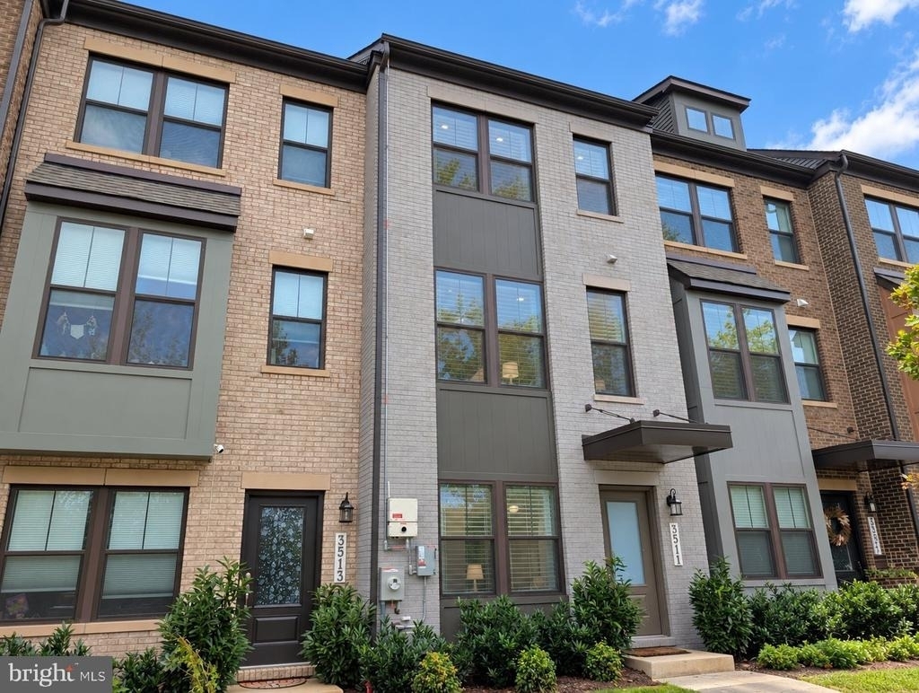 3511 Carnaby Street - Photo 0