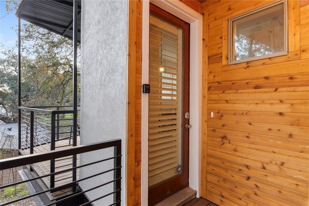 2612 Carnarvon Ln - Photo 2