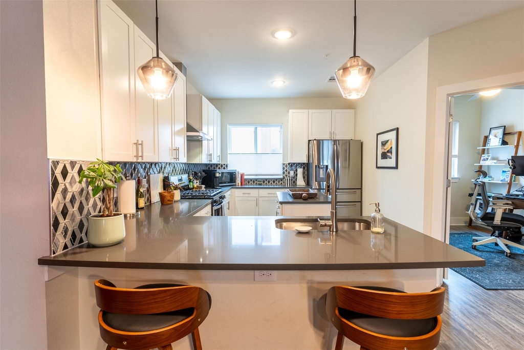 2827 Manor Rd - Photo 3