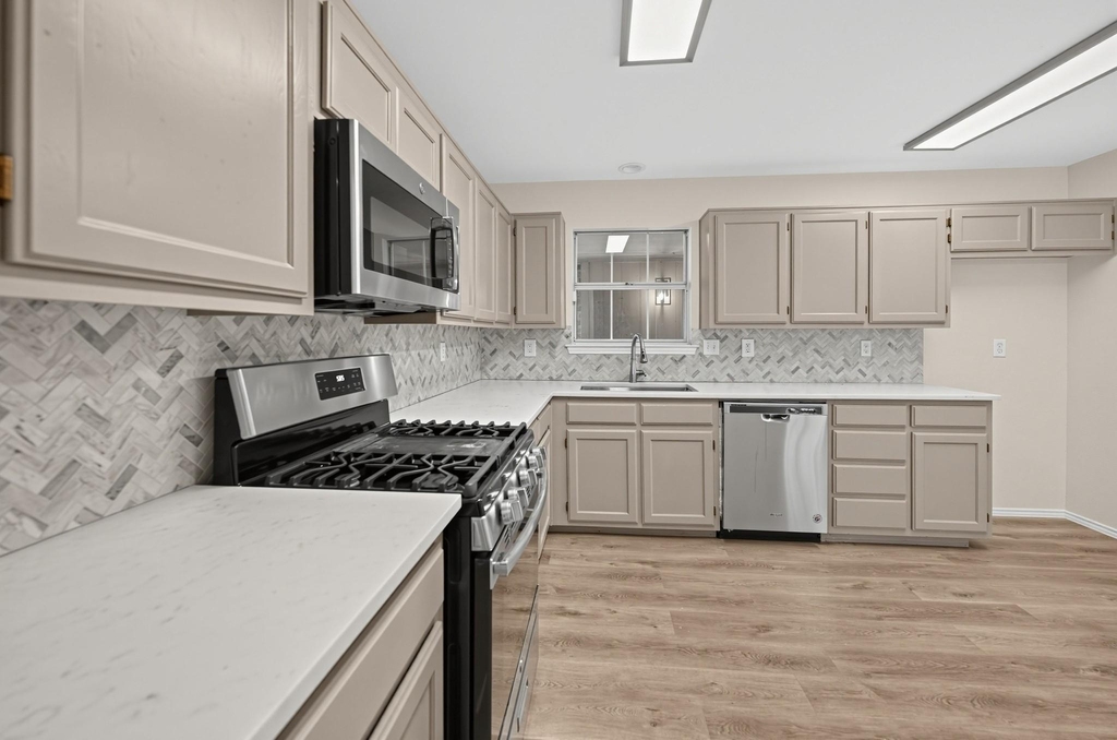 212 Burning Tree Dr - Photo 6