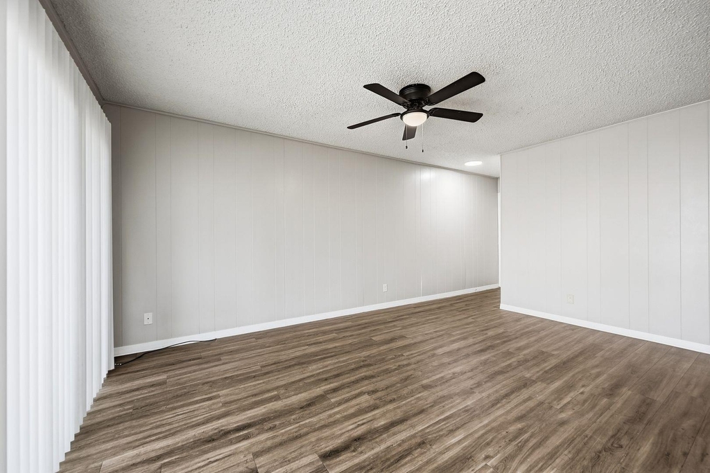 620 W 51st St - Photo 3