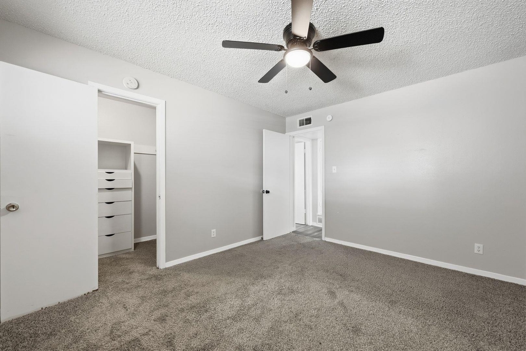 620 W 51st St - Photo 6
