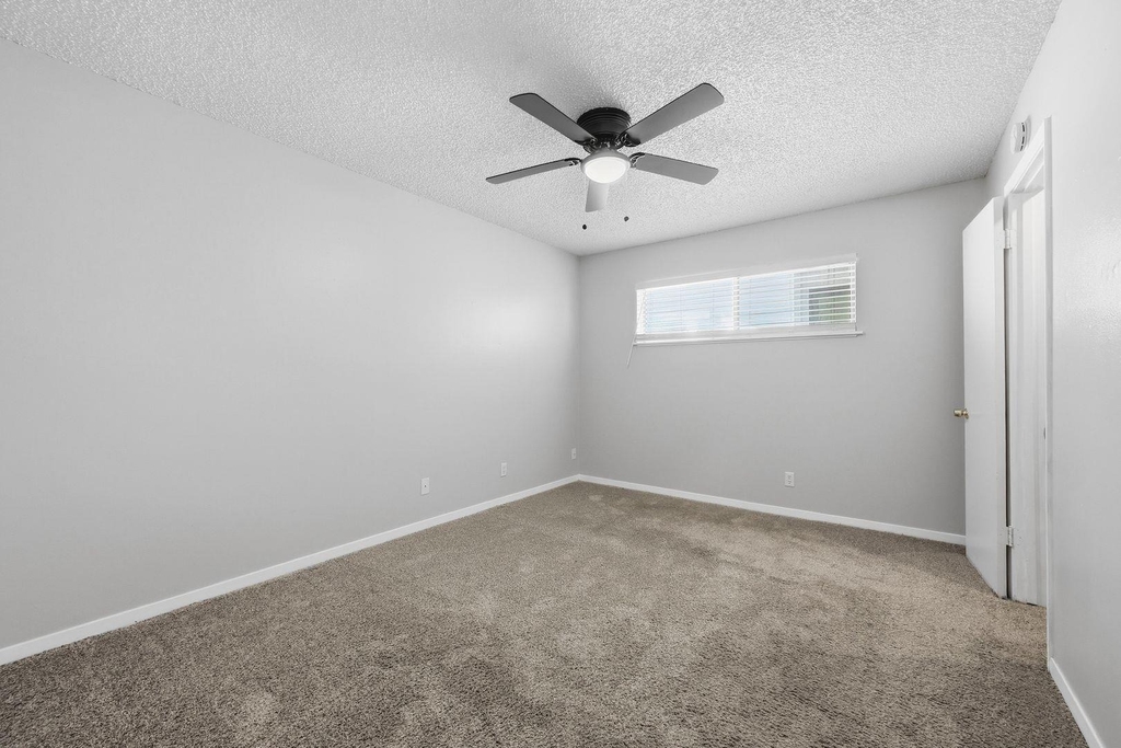 620 W 51st St - Photo 5
