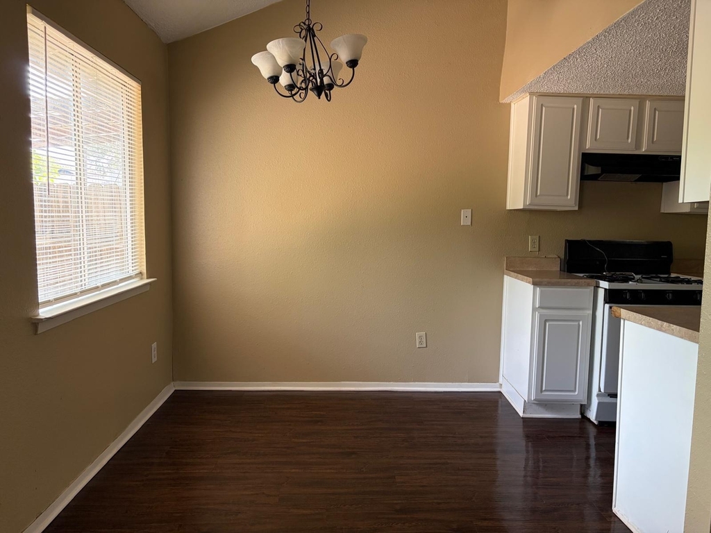 1907 Townesouth Cir - Photo 12