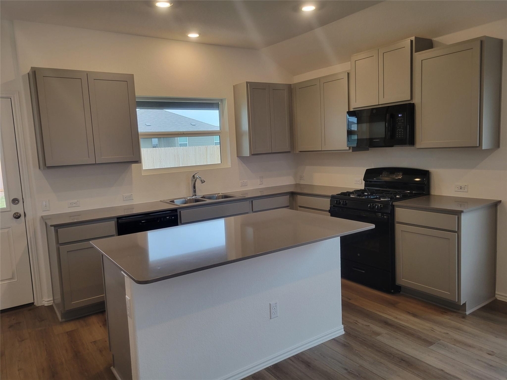 623 Waterway Ave - Photo 2
