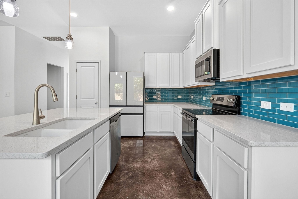 1404 Limelight Ln - Photo 8