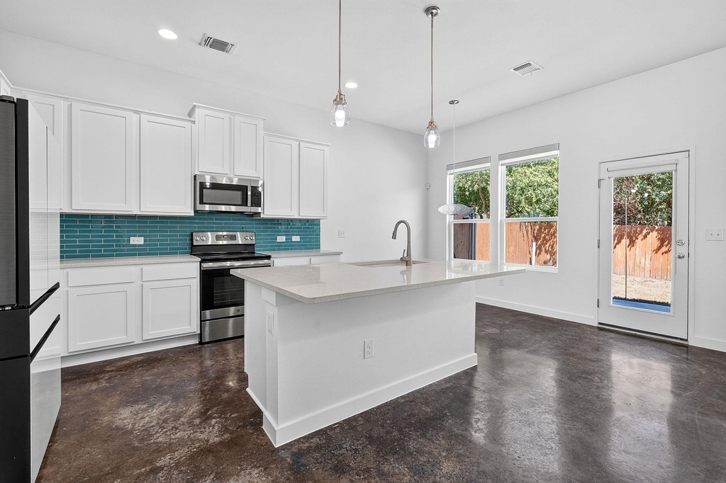 1404 Limelight Ln - Photo 4