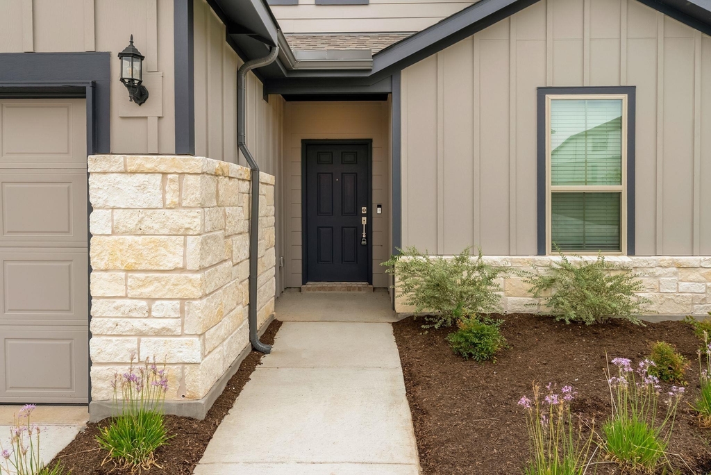 301 Celeste Way - Photo 3