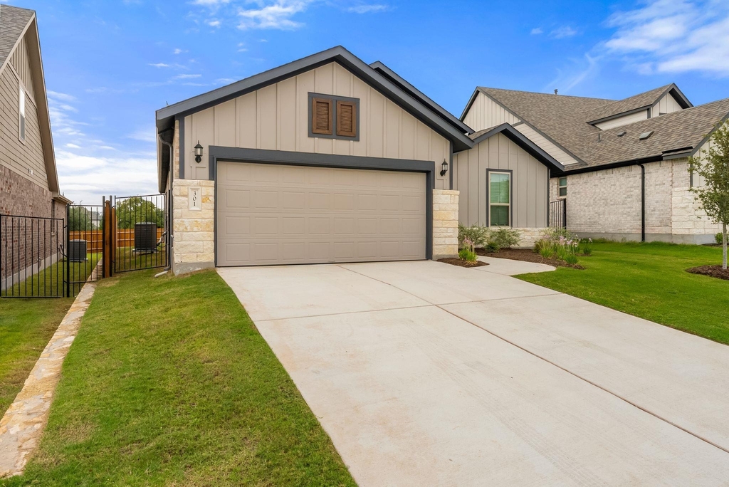 301 Celeste Way - Photo 2