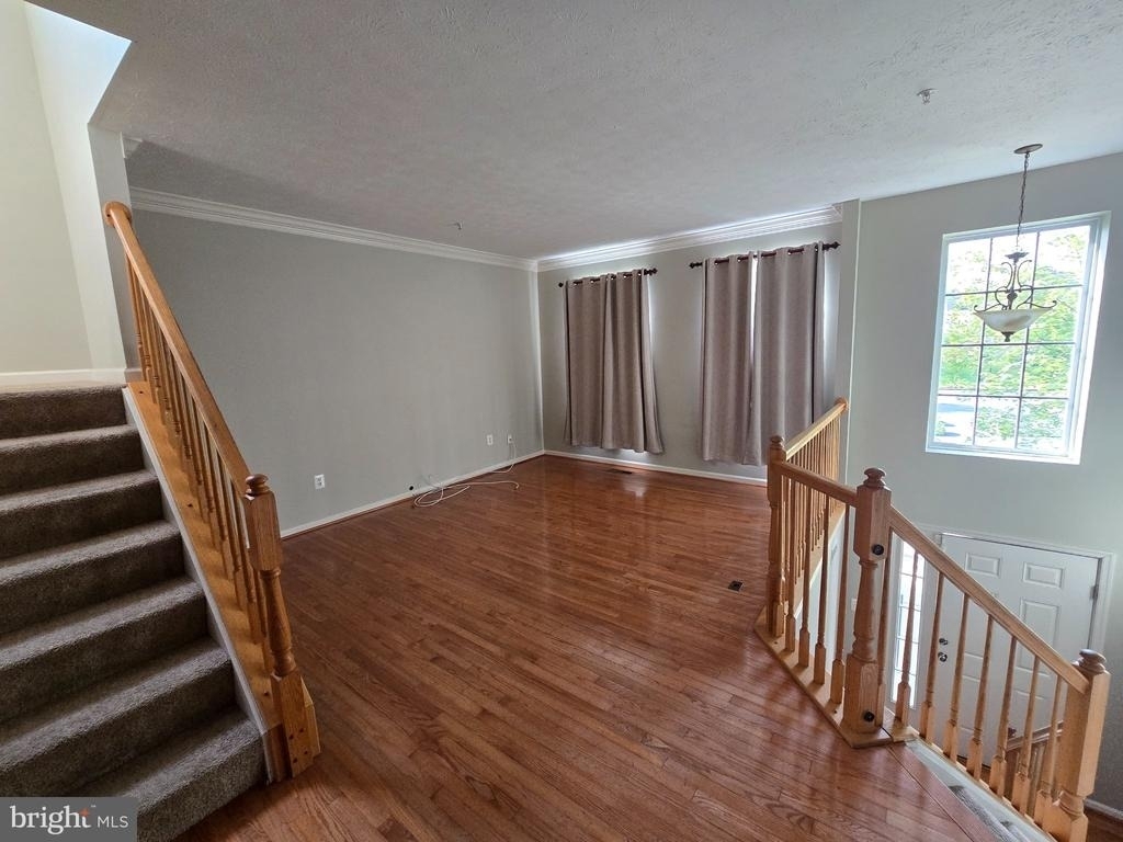 24 Hallsdale Court - Photo 2