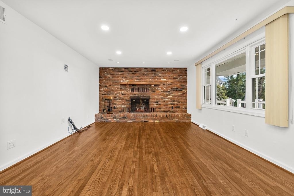 7718 Suitt Drive - Photo 3