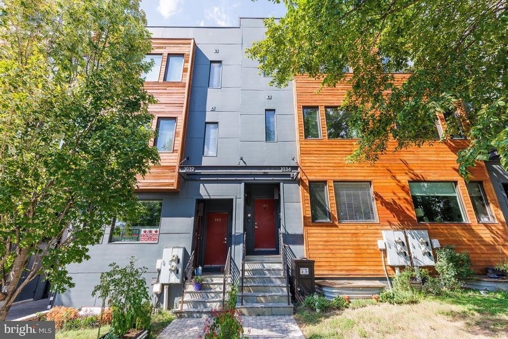 1034 Otis Street Ne - Photo 2