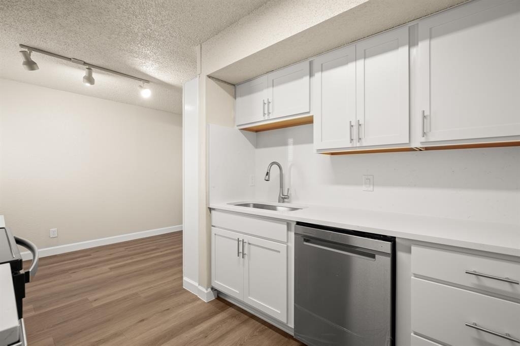 2408 Longview St - Photo 2