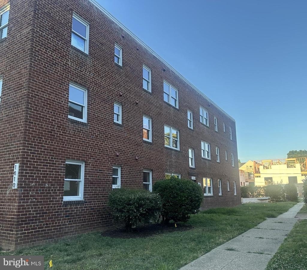 1410 Young Street Se - Photo 1