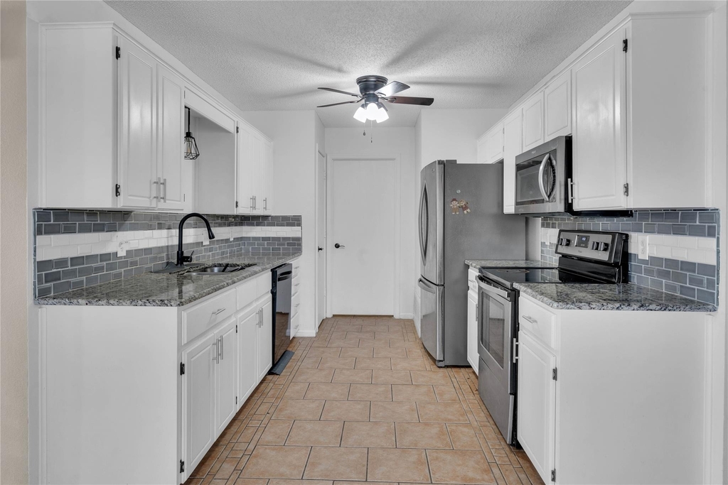 3209 Windfield Dr - Photo 4