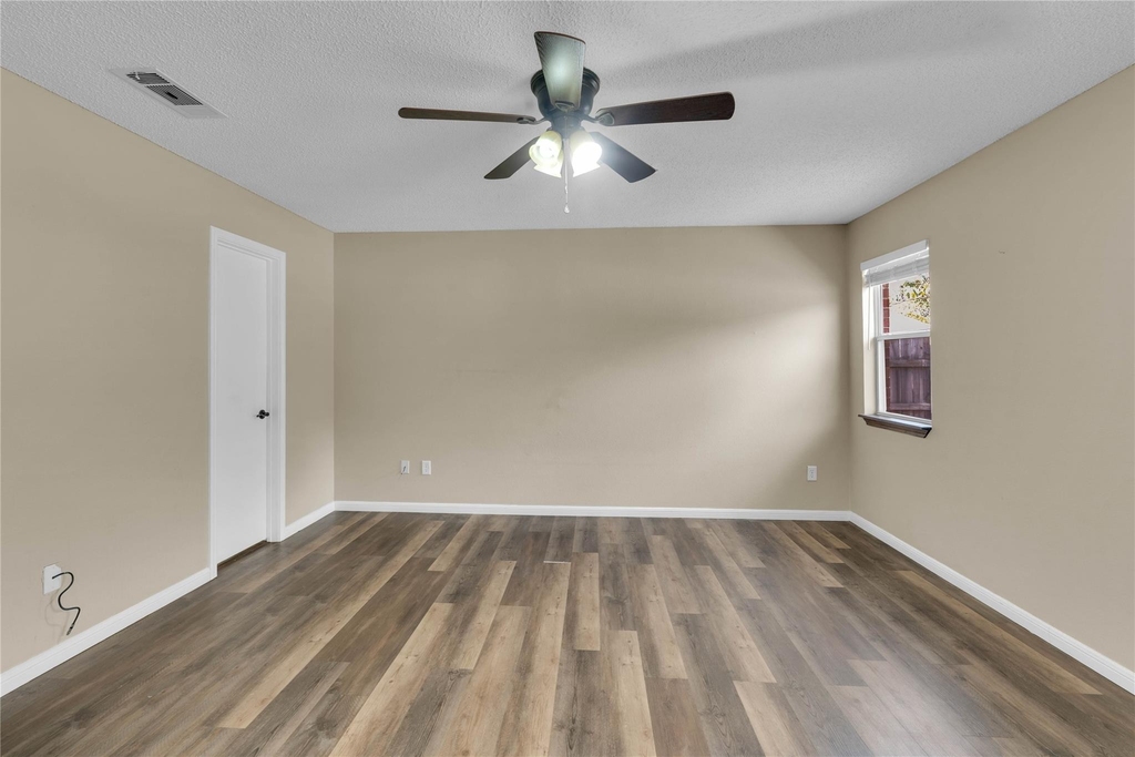 3209 Windfield Dr - Photo 5