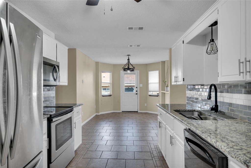 3209 Windfield Dr - Photo 3