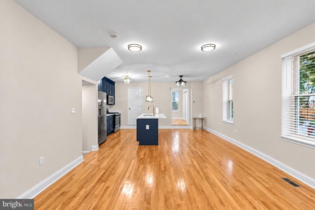 141 V Street Ne - Photo 5