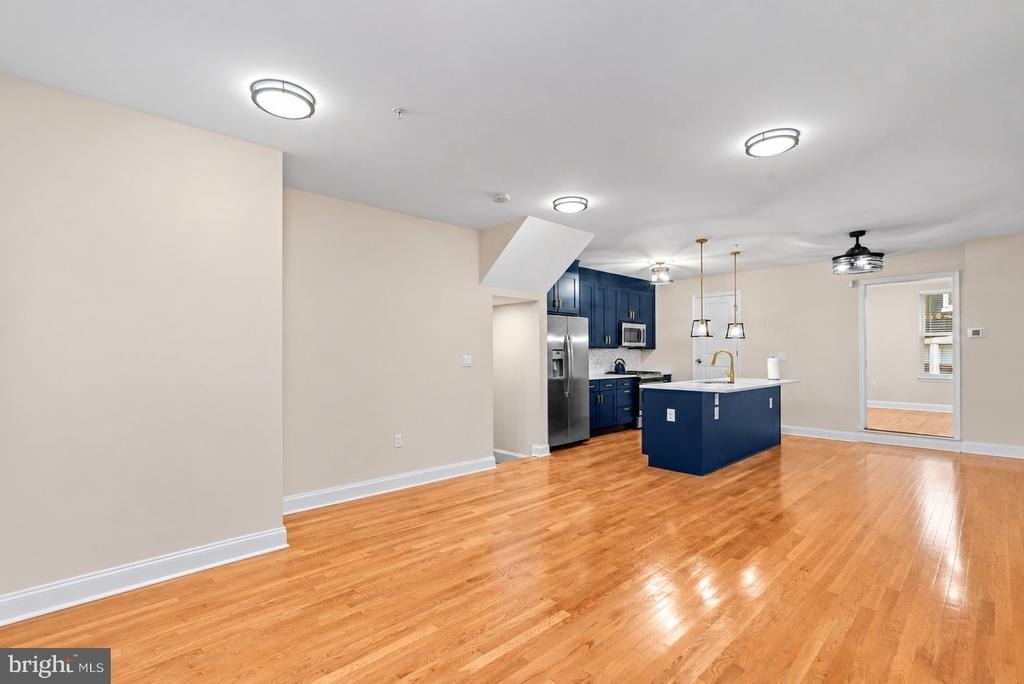 141 V Street Ne - Photo 3