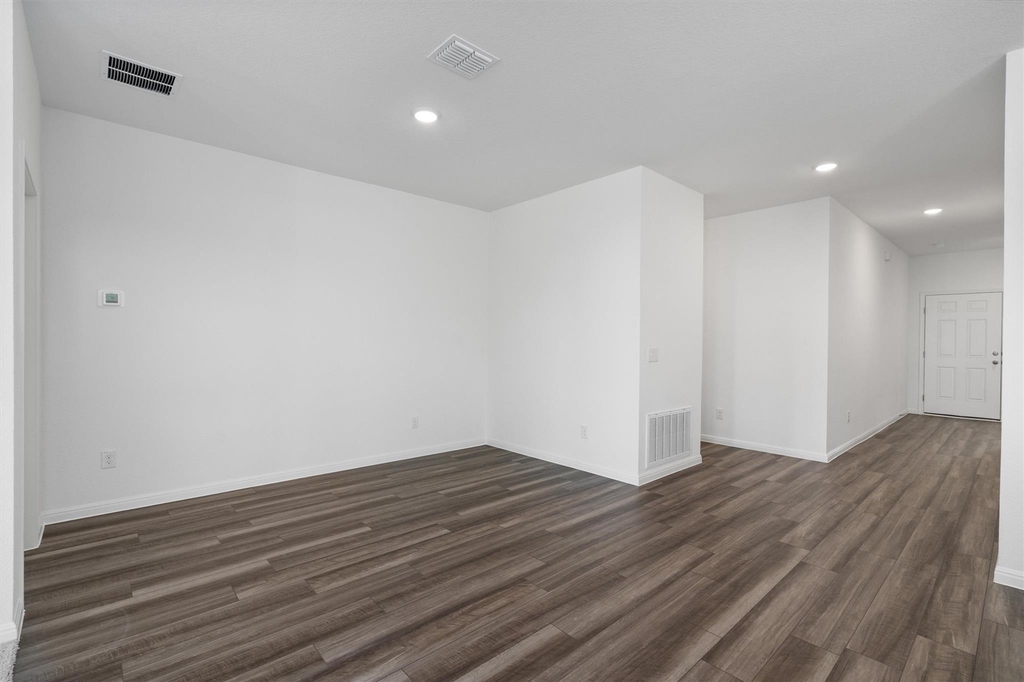 105 Bridgeview Dr - Photo 3