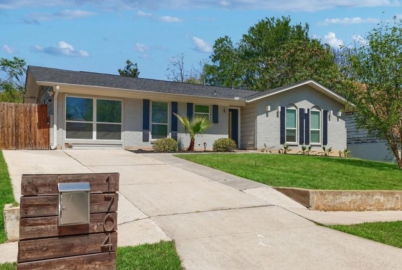 1704 Alleghany Dr - Photo 0