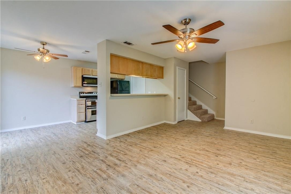 2211 Creekside Ln - Photo 8