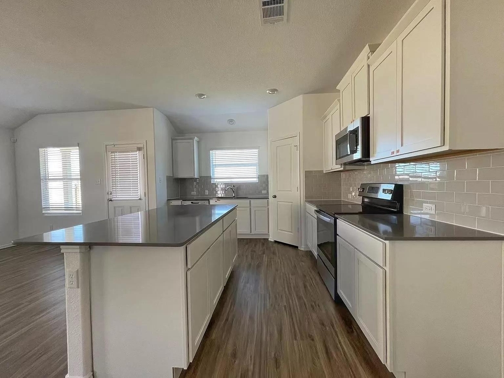 104 Ulmus St - Photo 5