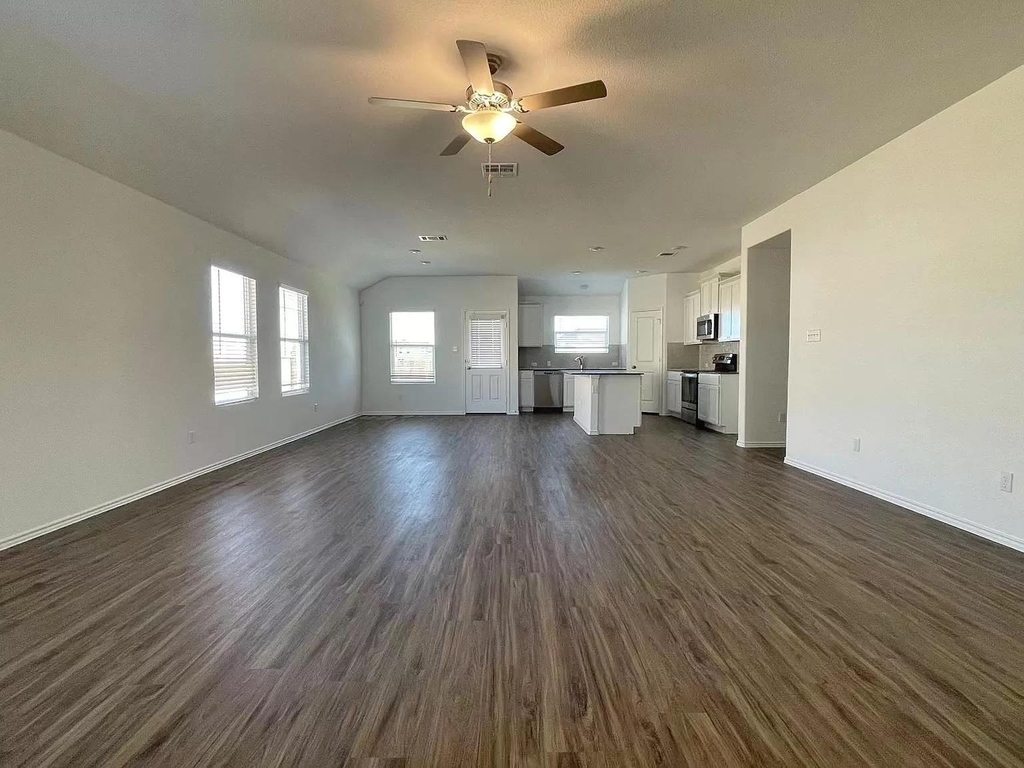 104 Ulmus St - Photo 2
