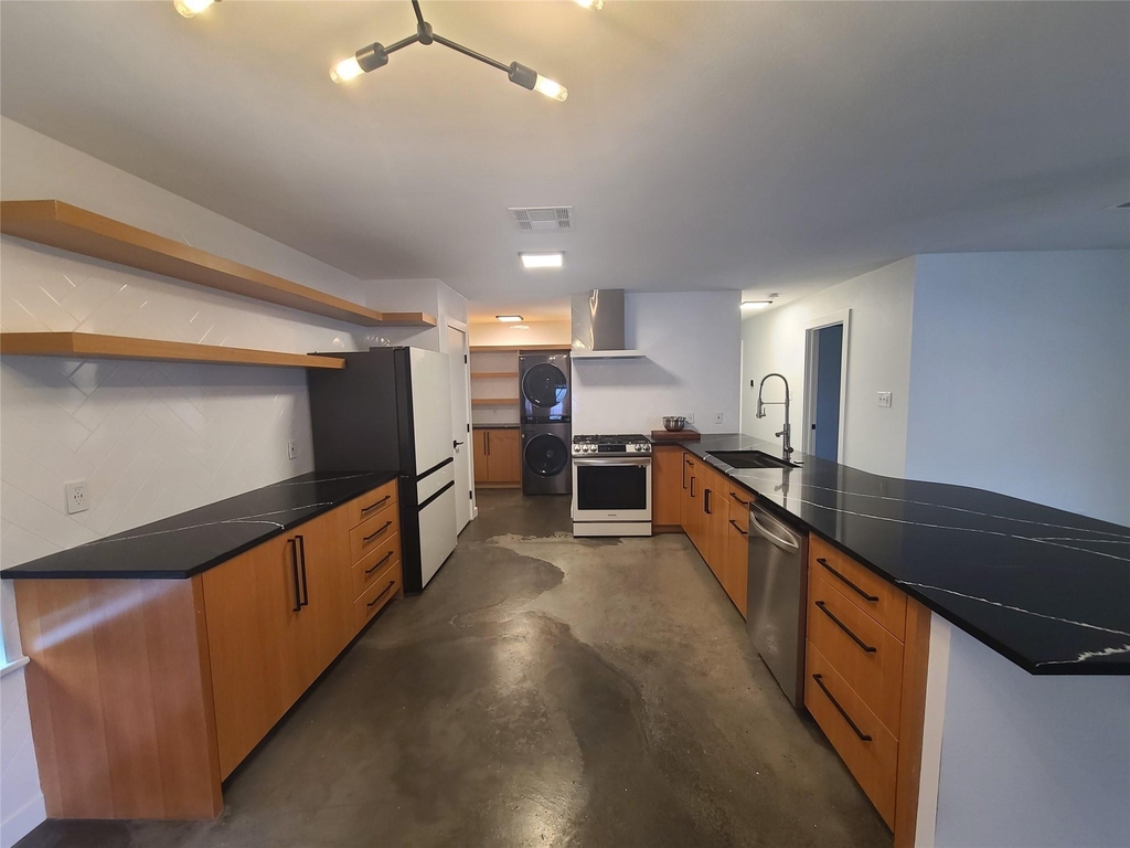 1147 Brookswood Ave - Photo 6