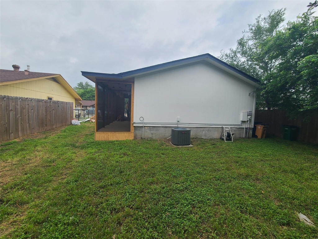 1147 Brookswood Ave - Photo 20