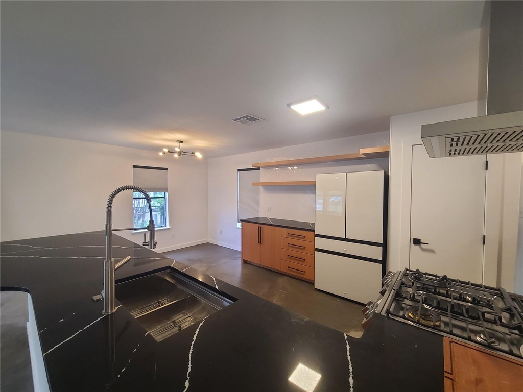 1147 Brookswood Ave - Photo 9