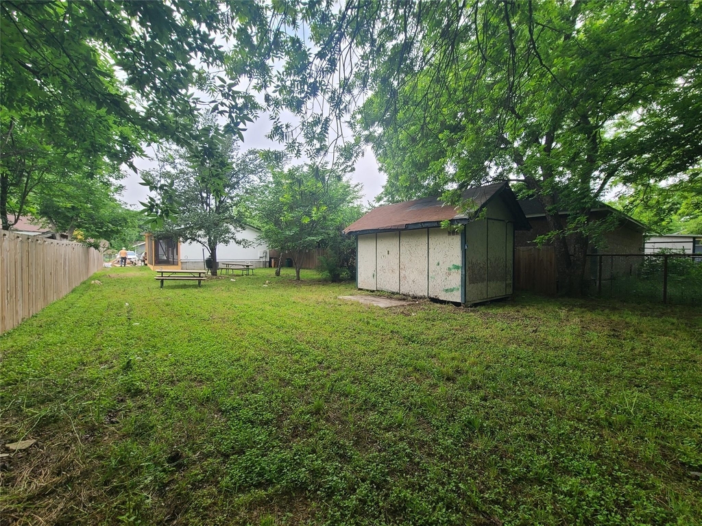 1147 Brookswood Ave - Photo 21