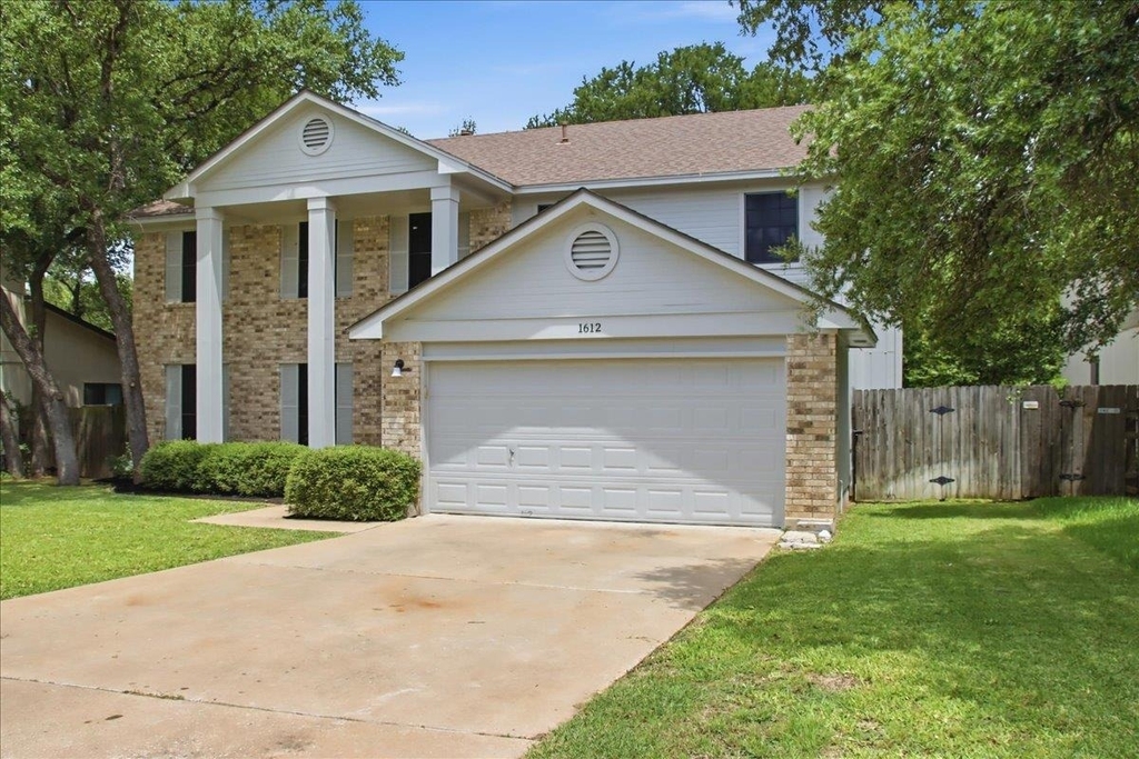 1612 Hermitage Dr - Photo 0