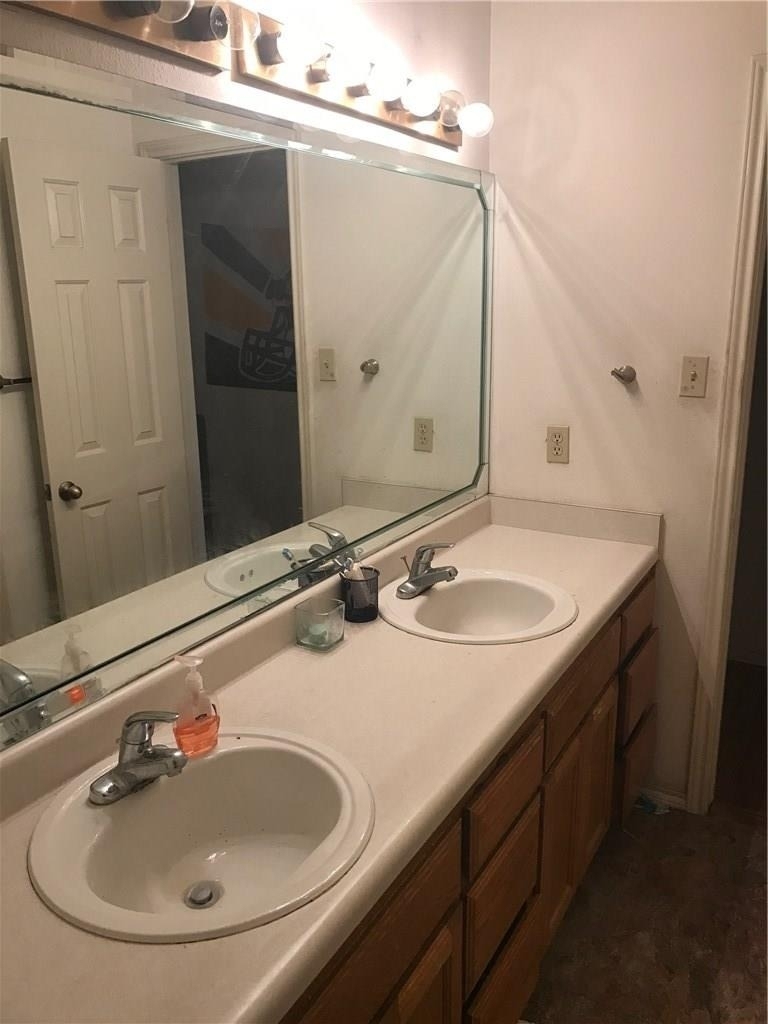 2811 Salado St - Photo 2