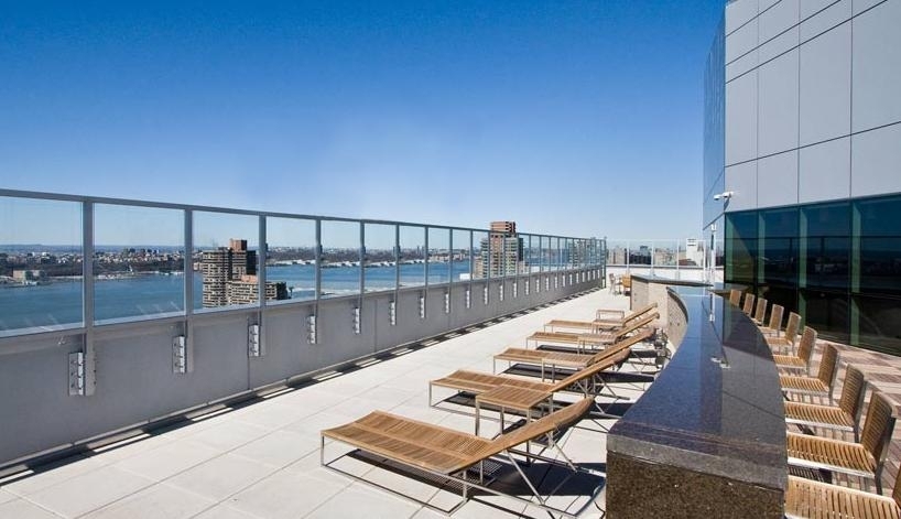 West 37th Street - Photo 9