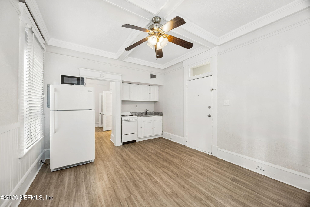2743 Vernon Terrace - Photo 5