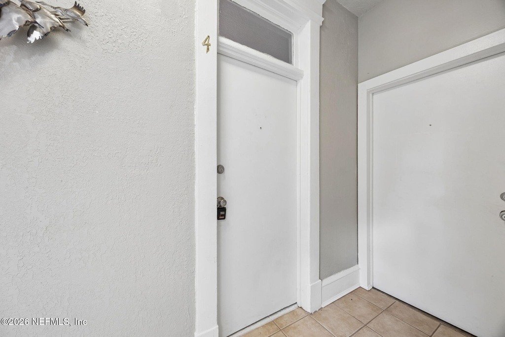 2743 Vernon Terrace - Photo 3