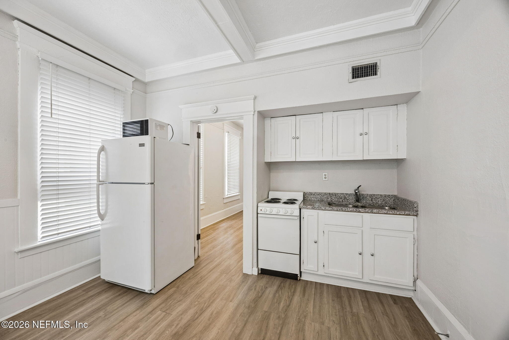 2743 Vernon Terrace - Photo 6